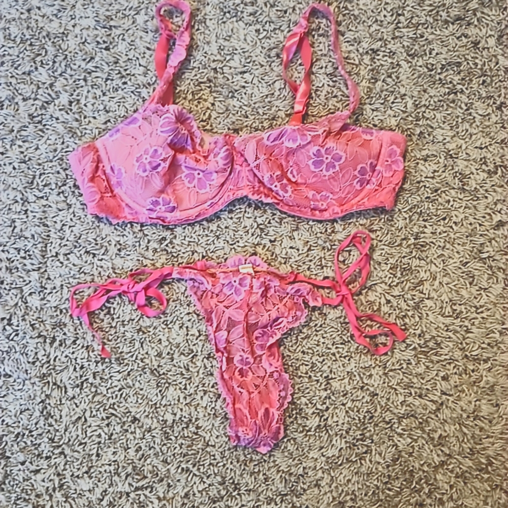 Victoria's Secret Pink Floral  36C Bra and Panty Gstring Side Tie sz Medium Set